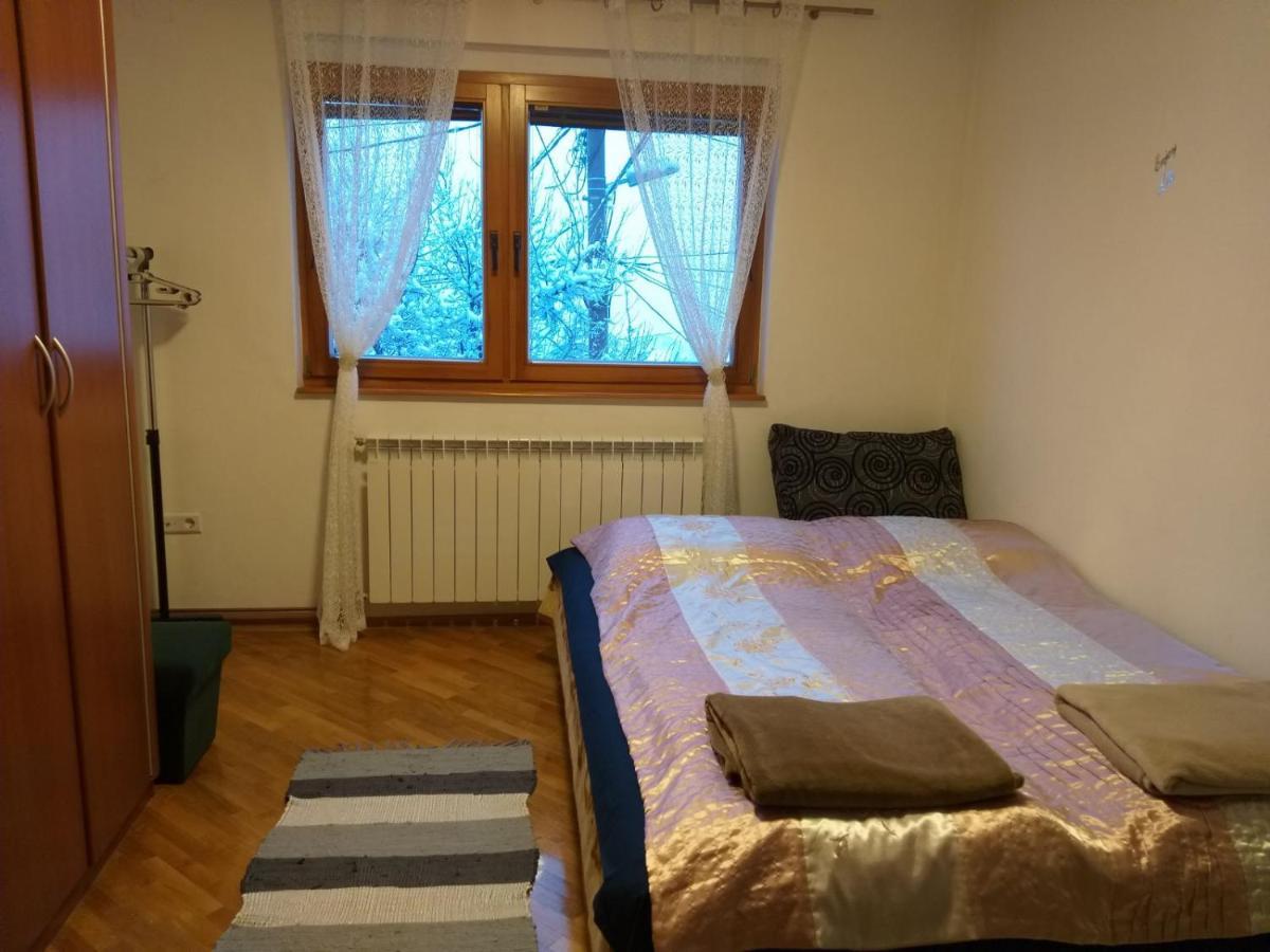 Apartman Sa Garazom I Internetom ซาราเยโว ภายนอก รูปภาพ