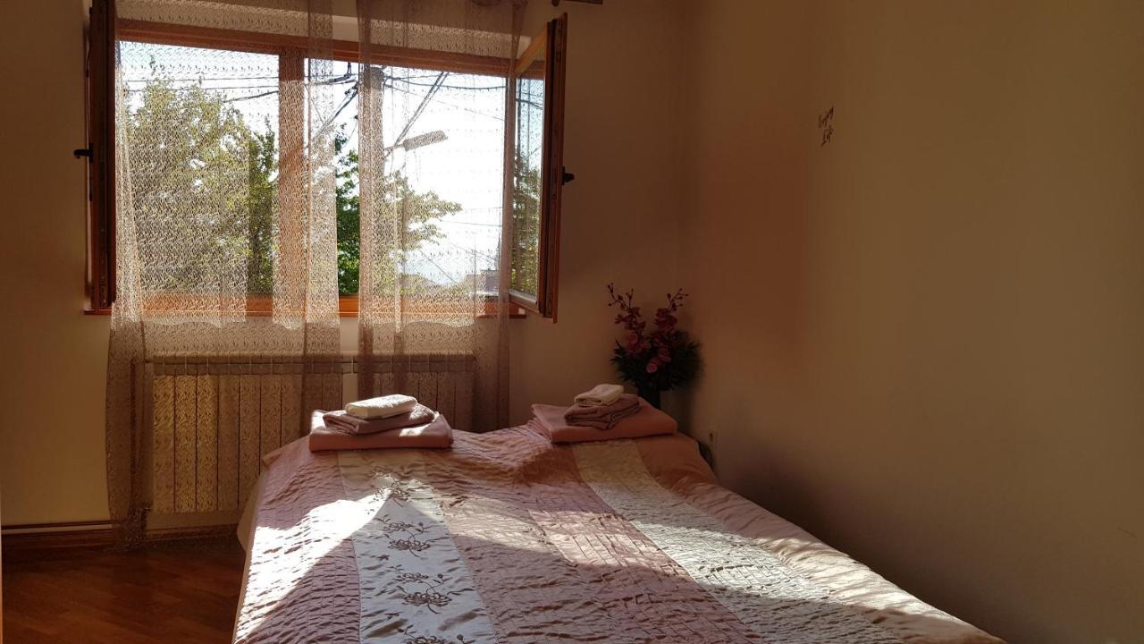 Apartman Sa Garazom I Internetom ซาราเยโว ภายนอก รูปภาพ