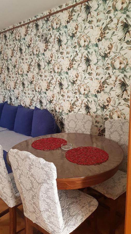 Apartman Sa Garazom I Internetom ซาราเยโว ภายนอก รูปภาพ